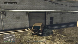 TheCluckinBellFarmRaid-GTAOee-HitAndRun-LocationC-SS12.jpg (1.19 MB) Enter the garage.