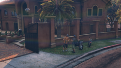 Paparazzi staking out his house in GTA Online.