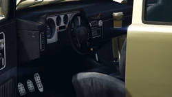 BobcatXLBedCap-GTAV-Inside