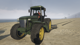 Los Santos Lifeguard using rake attachment to groom Del Perro Beach.