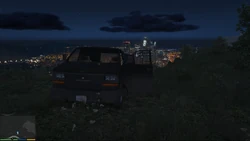 CaidaLibre-GTAV-VanWithGun