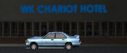 Illuminated "WK Chariot Hotel" sign over the same main entrance in GTA Vice City. (PC)