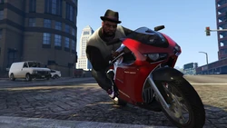 D-GTAVe-Bati801.png (1.84 MB) D escaping Franklin and Lamar on a red Bati 801.