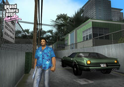 Tommy Vercetti with the Uzi 9mm in a pre-release screenshot of Grand Theft Auto: Vice City.