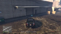 TheCluckinBellFarmRaid-GTAOee-HitAndRun-LocationB-SS10.jpg (1.1 MB) Deliver the getaway vehicle to the garage.