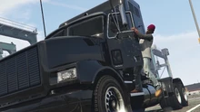 LosSantosDrugWars-GTAOe-TrailerScreenshots-Packer.png (5.15 MB) GTA Online Protagonist stealing a Packer.