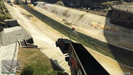 Driving into the Los Santos Storm Drain.