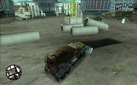 此时工头正在上厕所，卡尔的破坏引起了他的注意