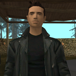 Why does Claude look more mad in the mobile version. (PC is on the left &  mobile on the right) : r/GTA