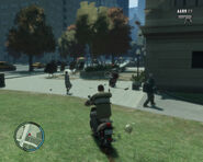 Niko pursues the attacker as he flees across much of Middle Park.