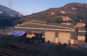 MurrietaHeights-GTAO-VehicleWarehouseExterior.png