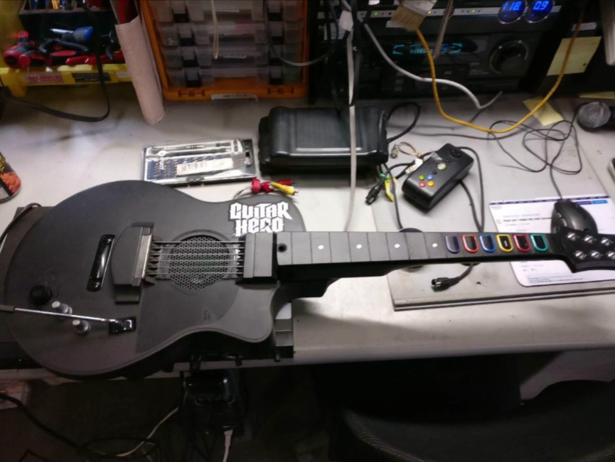 Guitar Hero 7 Guitar Controller | WikiHero | Fandom