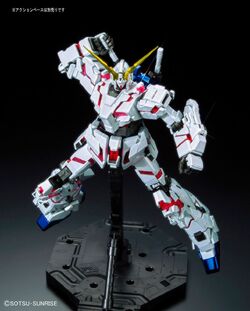 MG RX-0 Unicorn Gundam (Red/Green Twin Frame Edition) (Titanium