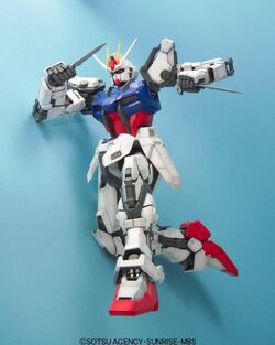 PG GAT-X105 ストライクガンダム　STRIKE GUNDAM Amazon.com: Bandai Hobby 1/60 GAT-X105 Strike Gundam, Bandai