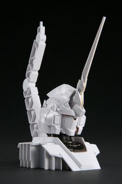 1:48 unicorn bust display : r/Gunpla