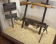 SPIW on exhibit with a Gyrojet Mark 1 Model B carbine