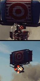 Гатлинг, ведущий огонь по незащищенному корпусу (сверху), Сци́лла, ведущая огонь по незащищенному корпусу (снизу).