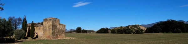 L'ermitage roman de Santa-Lucia du XIIe siècle.