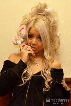 Long Wavy Gyaru Hair (Blonde)