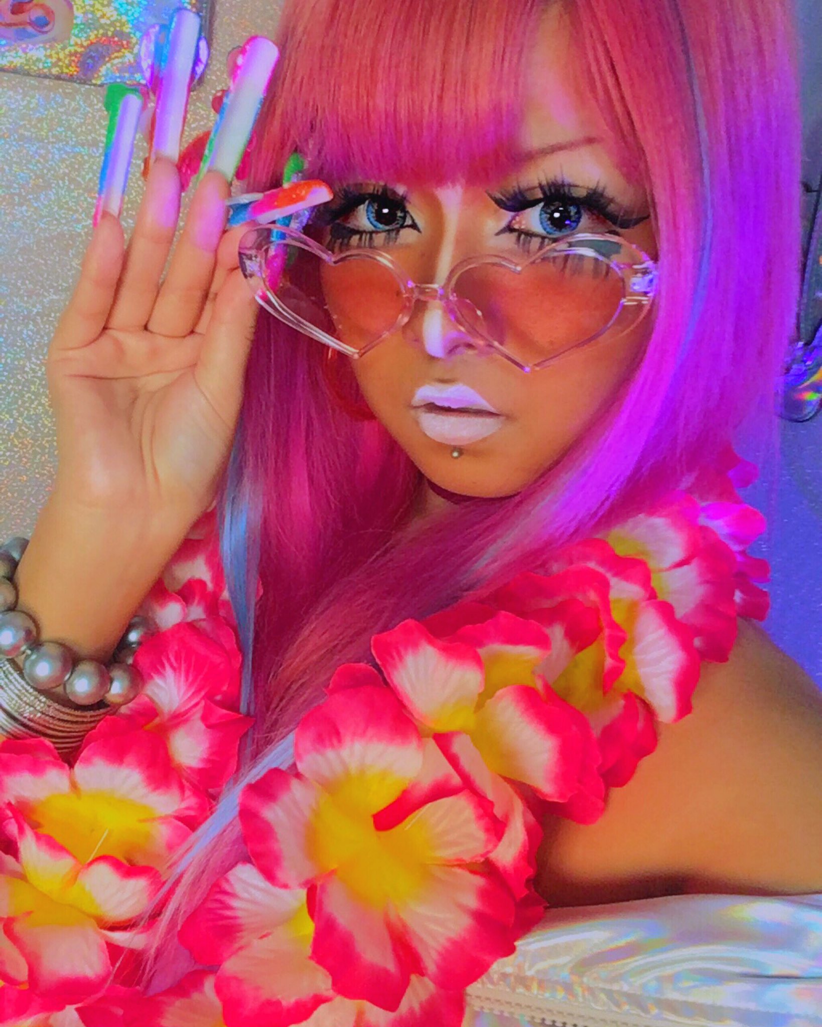 Cyber (サイバー) is a sub-style of Gyaru. 