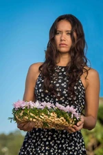 Mimmi on Beach.jpg (68 KB)