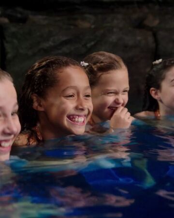 Mako Island Of Secrets Season 3 Episode 11 Lost And Found H2o Just Add Water Wiki Fandom  zac (chai romruen, li.) und evie (gemma forsyth, re.) sind an den strand geflüchtet, um an ihrem freien samstag endlich ungestört zeit miteinander zu verbringen. mako island of secrets season 3
