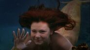 Charlotte quando ainda era uma sereia.