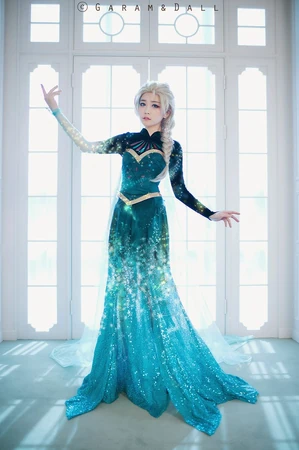 Elsa costume | Halloween Wiki | Fandom