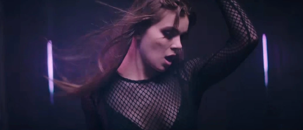 Starving Gallery Hailee Steinfeld Wiki Fandom