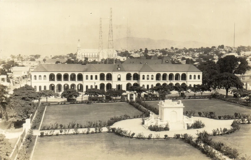 View of the Palais des Finances and the newly planted lawns of Champs de Mars, photographed in the late 1920s as the government district around the park took shape.