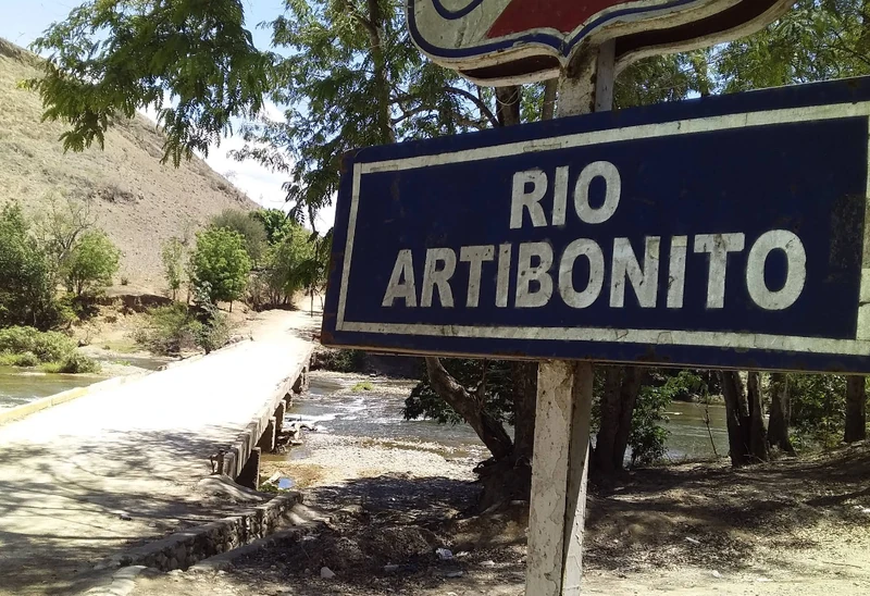 The calm of the river, the flow of daily life: Pedro Santana’s crossing