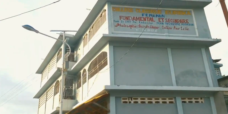 Collège Classique Féminin Eureka, a multi-story secondary school in Downtown Saint-Marc.