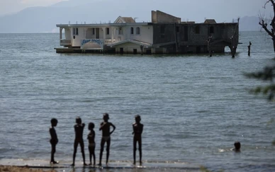 Tomazo Hotel, restaurant and bar (Background)