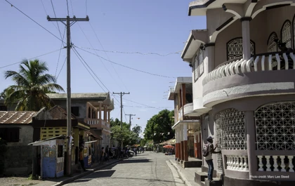 Les Anglais has a fairly population-dense downtown and enough economic activity to make it sustainable.