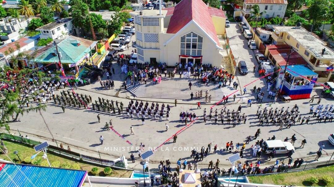 Consulat Général de la République d'Haïti à Montréal - LE DRAPEAU HAÏTIEN  C'est à l'Arcahaie, une ville située dans le département Ouest d'Haïti, le  18 mai 1803, lors d'un congrès réunissant l'ensemble