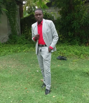 A resident of Verrettes, representing the commune’s youthful and vibrant population.