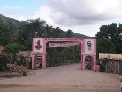 Carrefour Menard. Entrance gateway at the RN-3 junction, leading toward the  of Grande-Rivière-du-Nord.