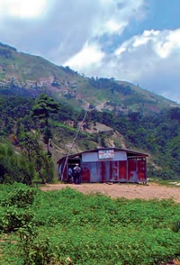 Current municipal school in Coupeau (5th rural section) and site chosen for the construction of the new.