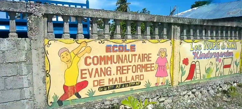 Community school of Maillard, a neighborhood of Bourry.
