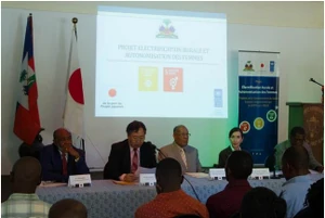 Project for the Improvement of Rural Electrification and Women Empowerment (2017). The Mayor of Pilate Municipality meets with the Ambassador of Japan, representatives of the Gender/Energy Commission, and coordinator of the Energy Cell.