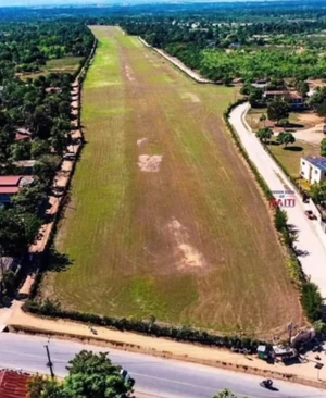 Pignon Airport's 1,200-meter grass runway, bordered at its eastern end (bottom) by .