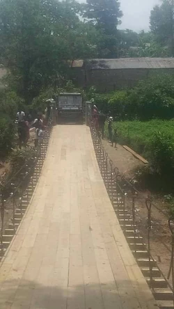 Construction on the Platana footbridge, linking the first section to the city center of 