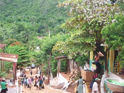 Cr4.jpg (121 KB) Corail, Haiti