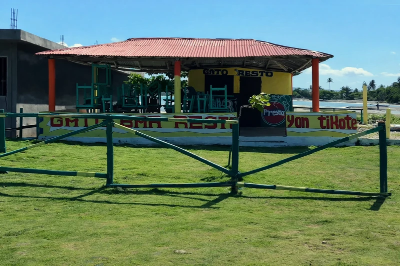 Gato Bar-Resto, located on the shore at Bourry Beach