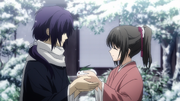 Chizuru gives Saitou a snow bunny
