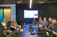 Фотография части команды разработчиков Half-Life: Alyx, которая поучаствовала в AMA-интервью на Reddit. Робин Уокер — третье лицо слева.