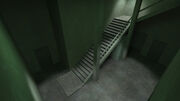 Лестница, ведущая вниз за комнатой с шкафчиками на карте c17_05_06.