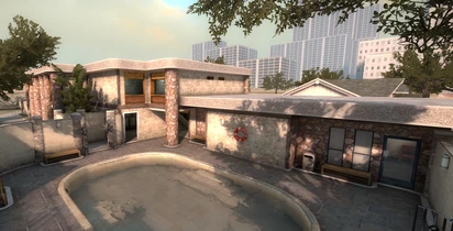 Der Pool mit dahinter liegender Rezeption.