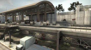 Assault 4 (GO).png (2,07 MB) Die erhöhte Ebene mit dem Bahnhofe kann über eine Treppe erreicht werden.