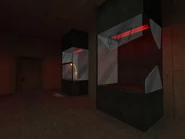 Разбитый контейнер рядом со светящимся стеблем.